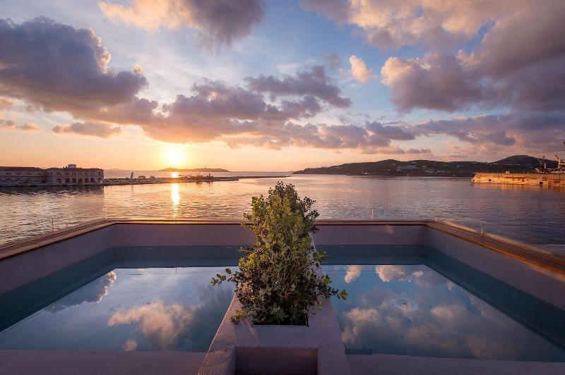 Shapes Luxury Suites Ермополи Екстериор снимка